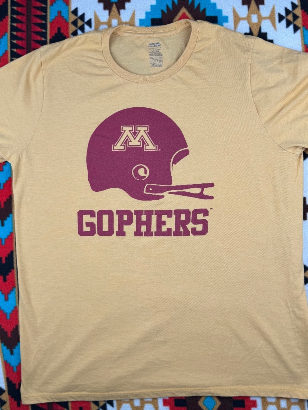Minnesota Golden Gophers Football Helmet Graphic T Shirt NCAA College Tee L